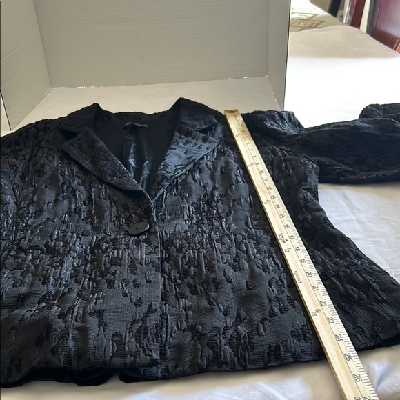 Black Textured Blazer with Classic Lapel - Picture 4 of 8